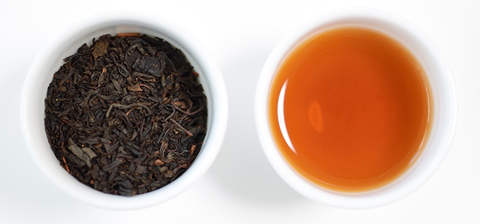 紅茶水色と茶葉